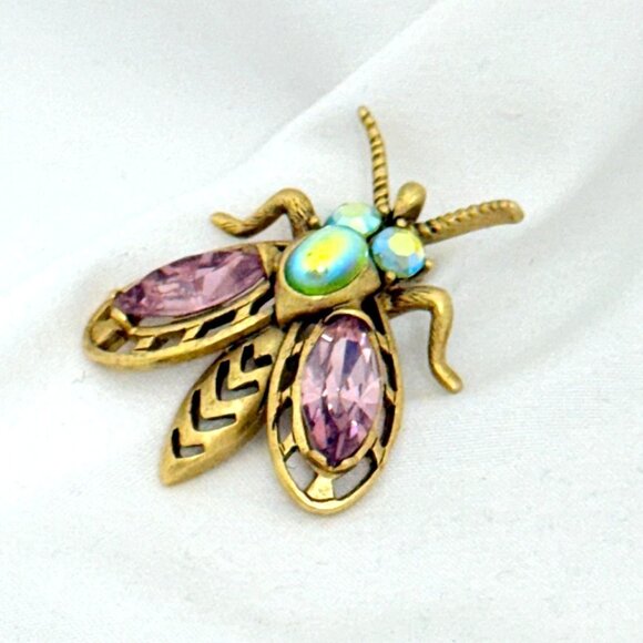 Vintage Gold-Tone Bee/Bug Brooch With Iridescent Cabochon/Rhinestones/Crystals - Picture 5 of 7